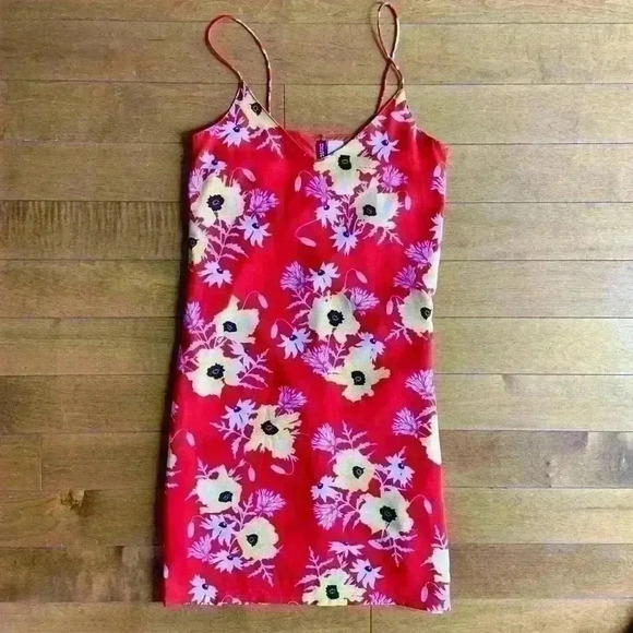 H&M | Divided red floral mini shift dress size 2 - Picture 3 of 4